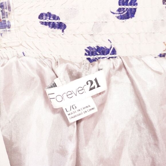Forever 21 Mini Skirt, Gray with Blue Feathers, Lg - Picture 4 of 5